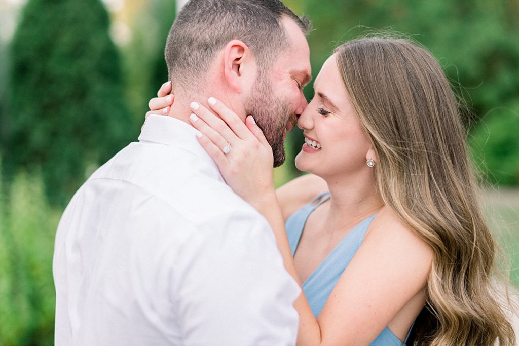 Close up photo of couple kissing